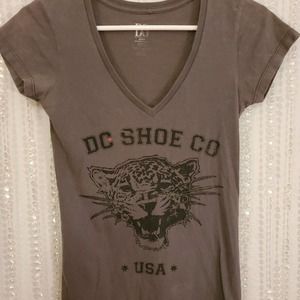 DC SHOE CO women's V-Neck grey shirt